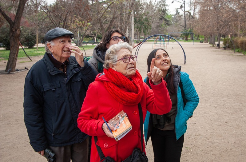 Adultos mayores buscan convertirse en observadores de aves