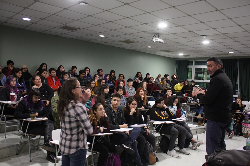 UST Santiago: Gran interés de estudiantes en jornada por el Día Mundial Contra la Rabia