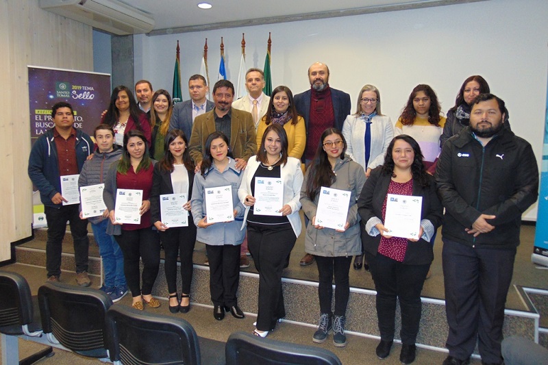 Esfuerzo de tomasinos fue reconocido con Beca de Excelencia Académica