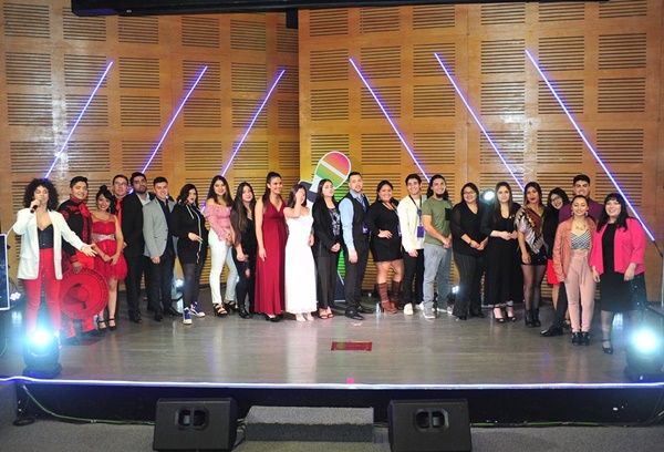 Alumnos deleitaron con su talento artístico en tercera versión del Festival de la Voz Tomasina