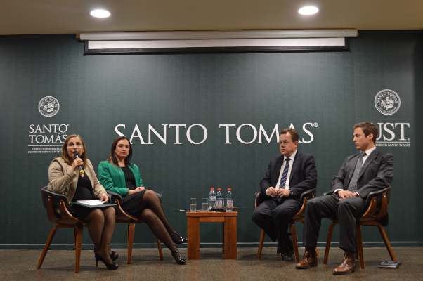 Docentes de Derecho UST realizaron conversatorio sobre movimiento social y cambio constitucional en Chile