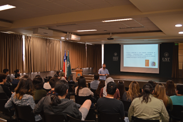 Psicología UST realizó capacitación de primeros auxilios psicológicos para estudiantes