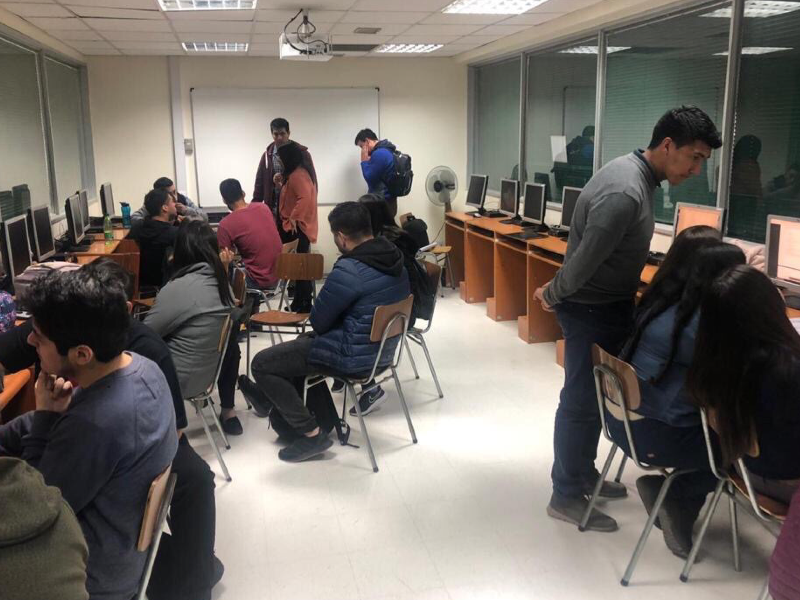 Alumnos de Ingeniería Comercial adquirieren nuevas herramientas para fortalecer sus conocimientos y apoyar a la comunidad