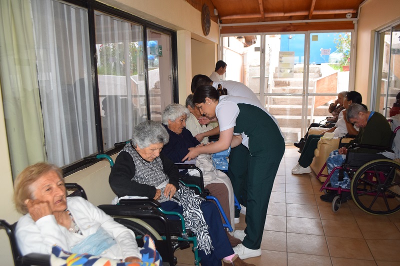 Estudiantes organizan campaña solidaria para Hogar de Ancianos de Ovalle