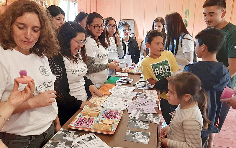 Alumnos de sede Viña del Mar realizan Taller de prevención de violencia contra la mujer en Parcela 11 de Forestal