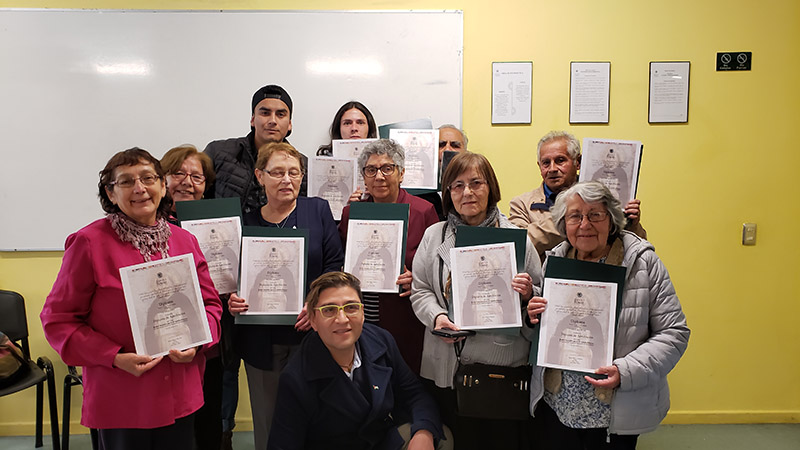 Adultos mayores aceptan el desafío de la alfabetización digital