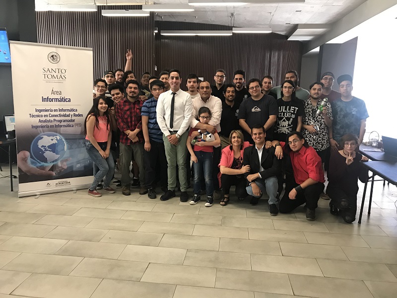 Tomasinos de Santiago Centro realizan Feria de Proyectos Tecnológicos