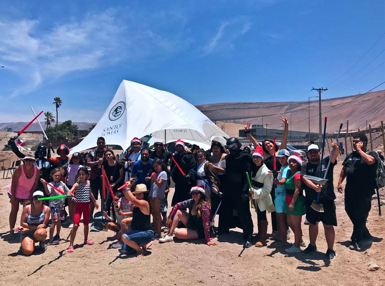 Grupo Voluntariado de Santo Tomás realiza actividades de Navidad para niños de la región