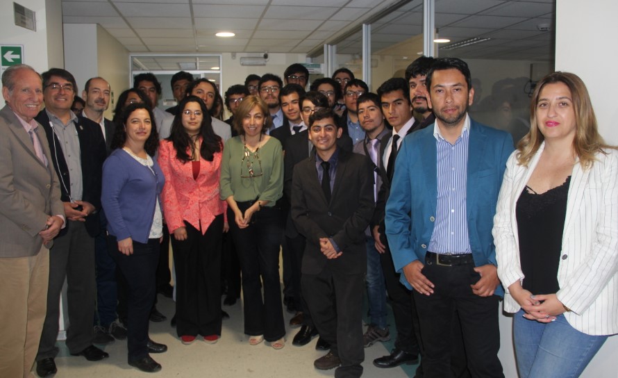 Presentación de proyectos finales de estudiantes de la carrera Ingeniería en Informática Santo Tomás La Serena.