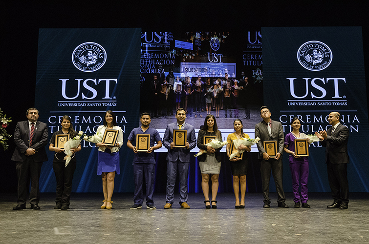 Orgullo tomasino en nueva generación de titulados en la UST Talca