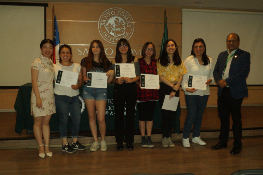 Estudiantes de Chino Mandarín se certifican tras finalizar cursos del segundo semestre