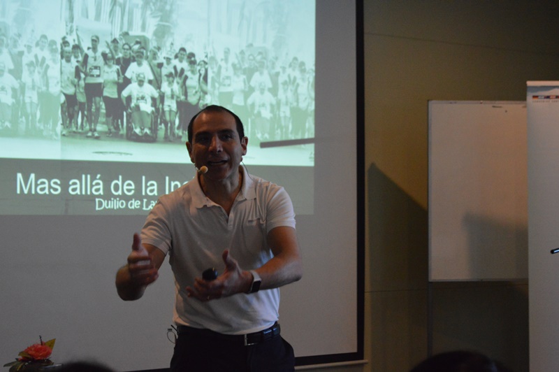 Diulio De Lapeyra dictó charla motivacional a estudiantes de Santo Tomás Chillán