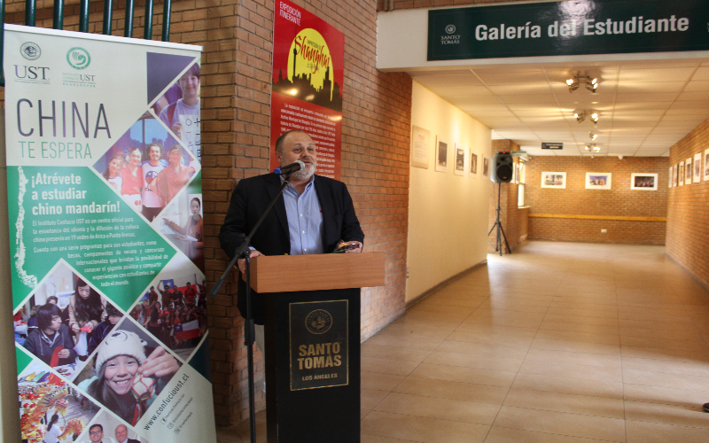 Instituto Confucio de Santo Tomás Los Ángeles inauguró exposición fotográfica "Historias chinas"