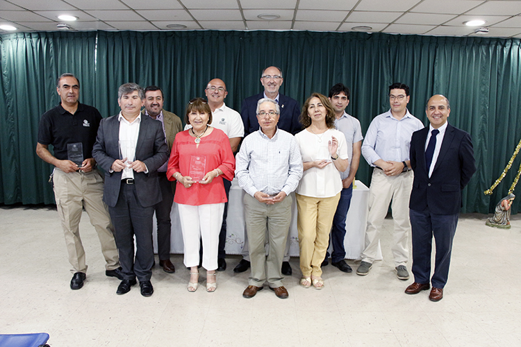 Docentes y colaboradores recibieron reconocimientos en Ceremonia de Navidad