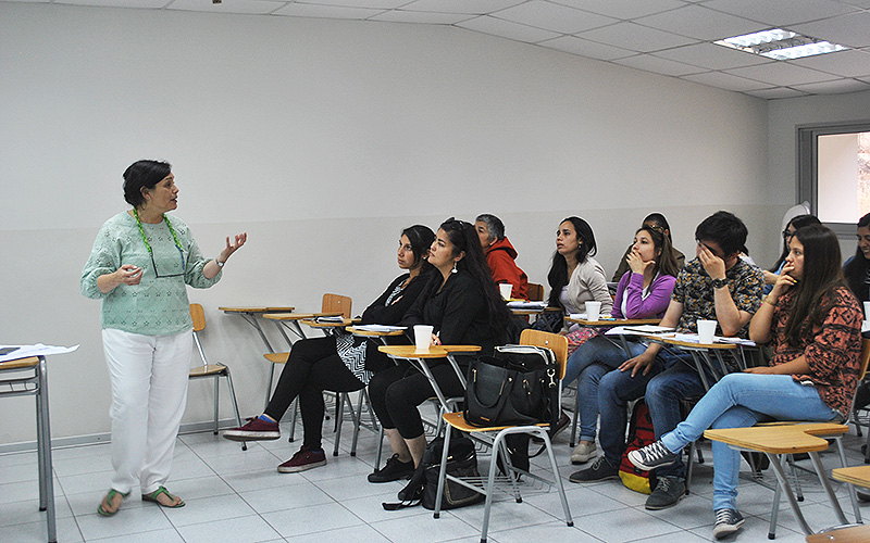 Patricia Estay, jefa de carrera de Educación Diferencial: “No me parecería terrible que los escolares hagan las pruebas en sus casas o que se corrijan entre ellos”