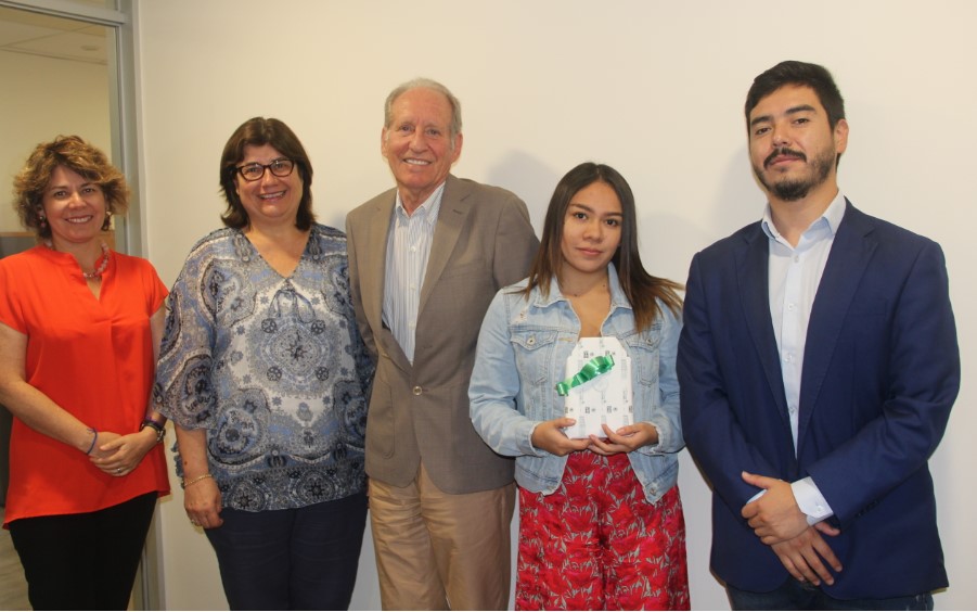 Entrega de premio concurso "cuento tema sello 2019 Santo Tomás La Serena"