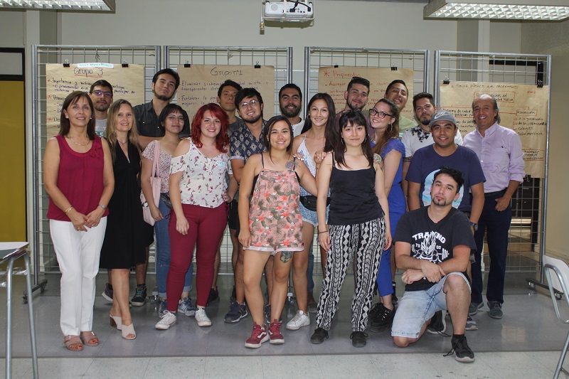 Estudiantes de UST Santiago participaron de Cabildo organizado por la Facultad de Salud