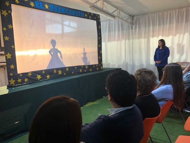 Presentan obra de 'el Principito' en teatro de sombras