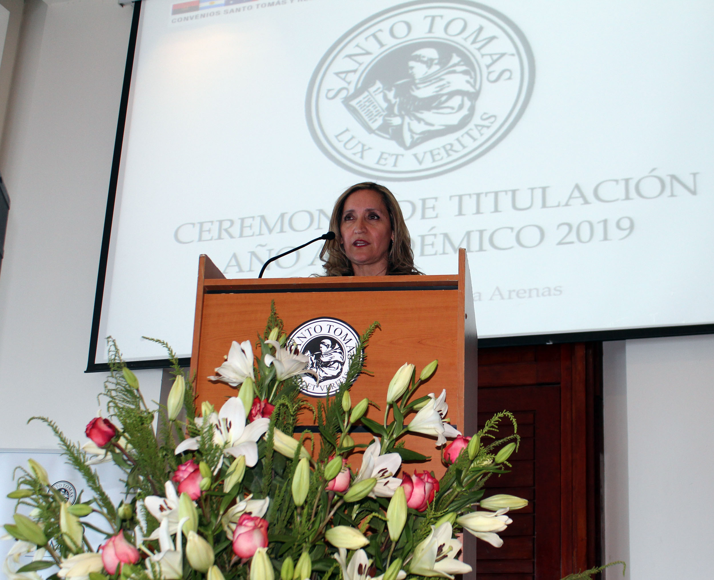 Más 300 nuevos técnicos y profesionales de Santo Tomás recibieron sus títulos