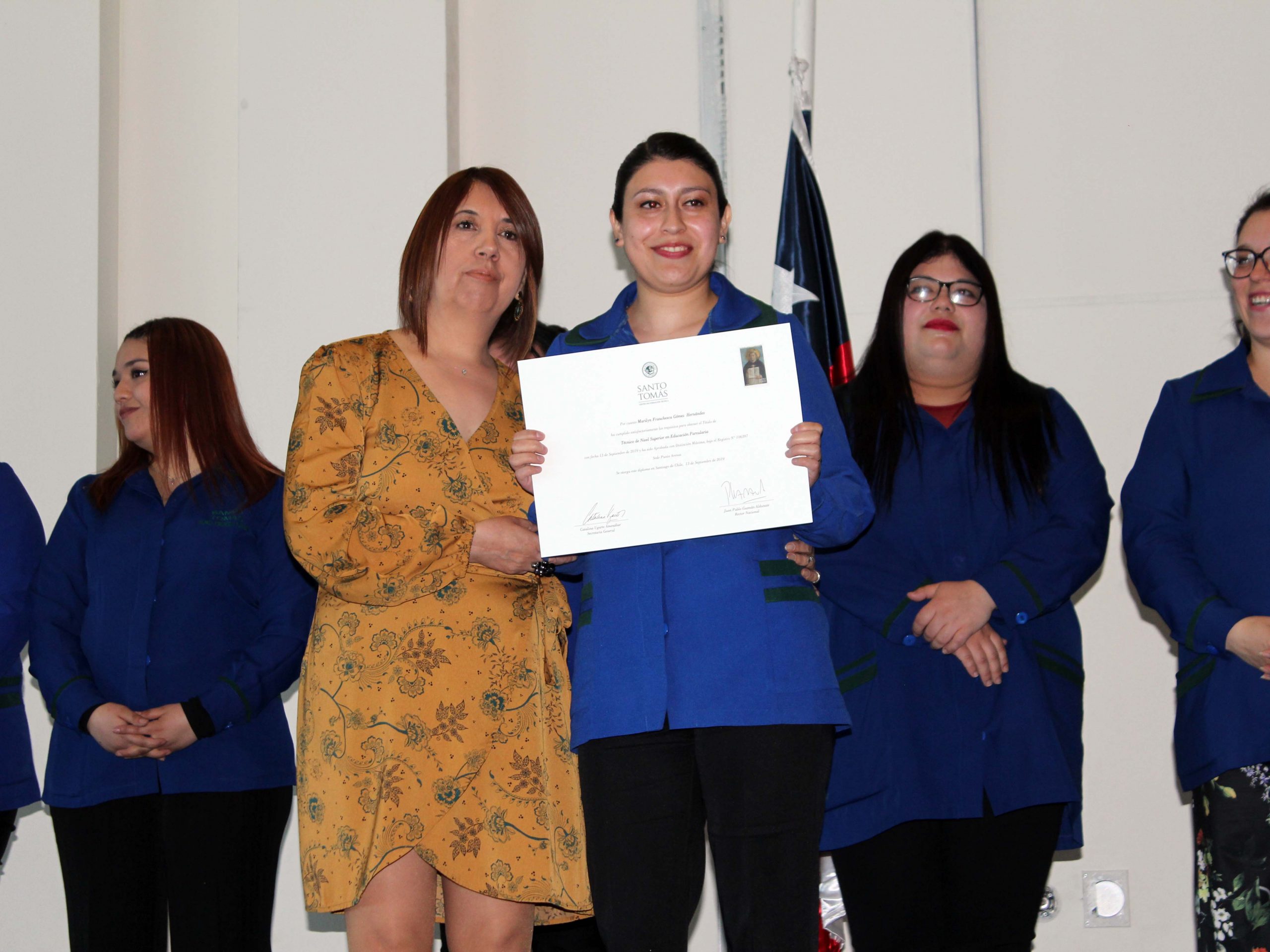 Más 300 nuevos técnicos y profesionales de Santo Tomás recibieron sus títulos