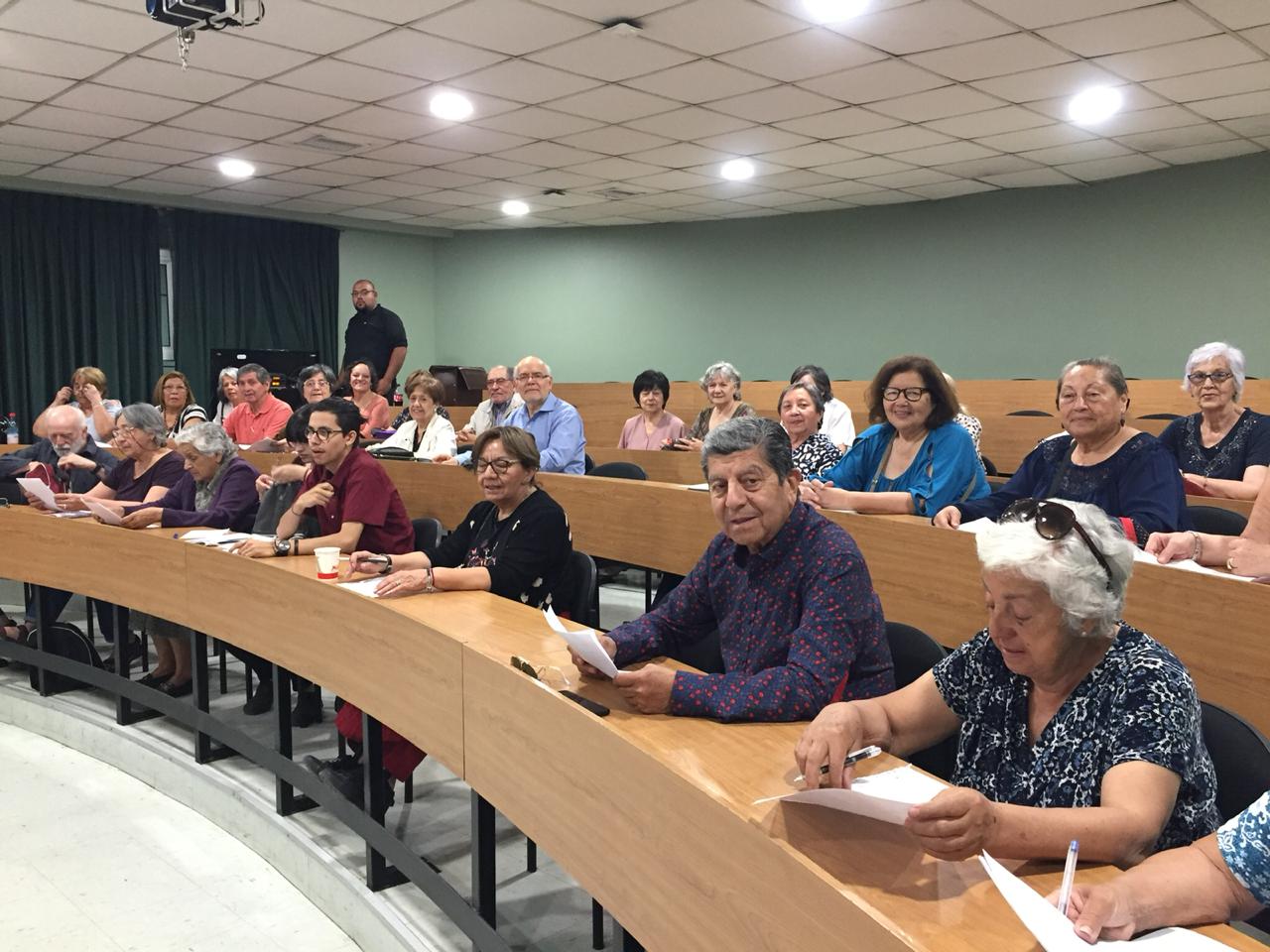 CEAMI UST reunió a adultos mayores para compartir opiniones y aclarar dudas sobre la creación de una nueva constitución