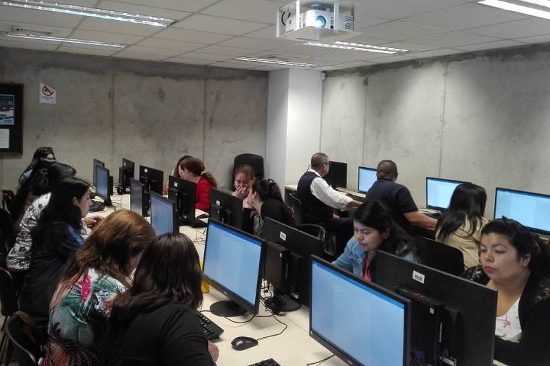 Emprendedoras ovallinas se capacitaron en herramientas computacionales