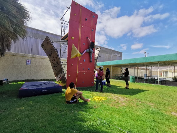 Con energía se desarrolló Taller de escalada en Santo Tomás