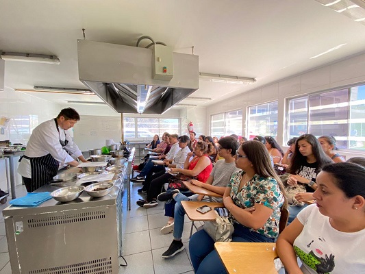 Exitoso taller de pastelería francesa en Santo Tomás Copiapó