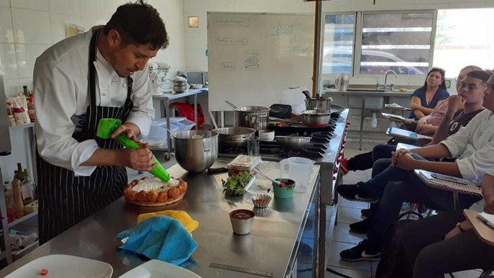 Exitoso taller de pastelería francesa en Santo Tomás Copiapó