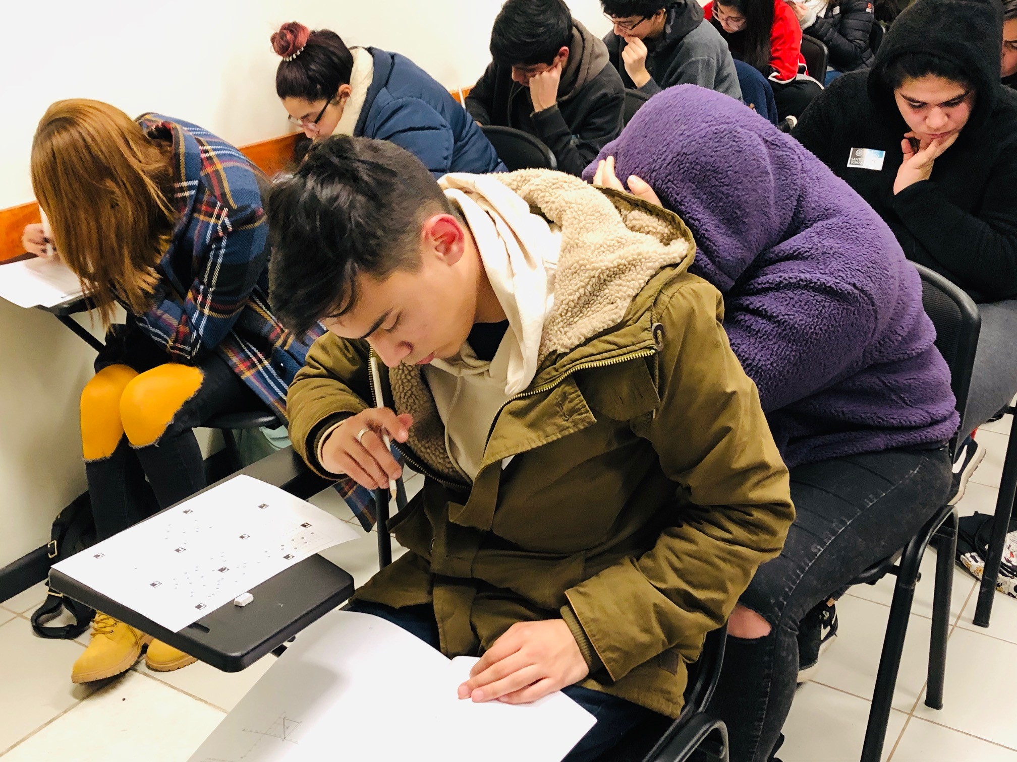 Jóvenes y adultos rindieron Ensayo Nacional PSU vespertino en Santo Tomás