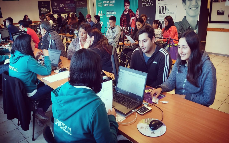 Santo Tomás Los Ángeles da la bienvenida a nuevos estudiantes