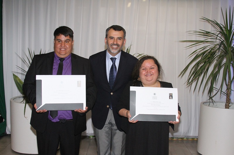 Ejemplo de superación: Manuel y María José se titulan de Técnico Jurídico