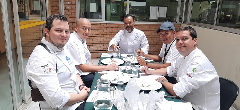 Equipo ganador de Copa Culinaria Carozzi se prepara en Sede Santiago Centro