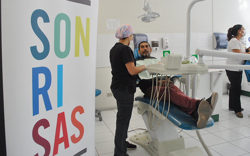 Programa social Acción Sonrisas culmina primera etapa de trabajo en Clínica del Higienista Dental de Santo Tomás Viña del Mar