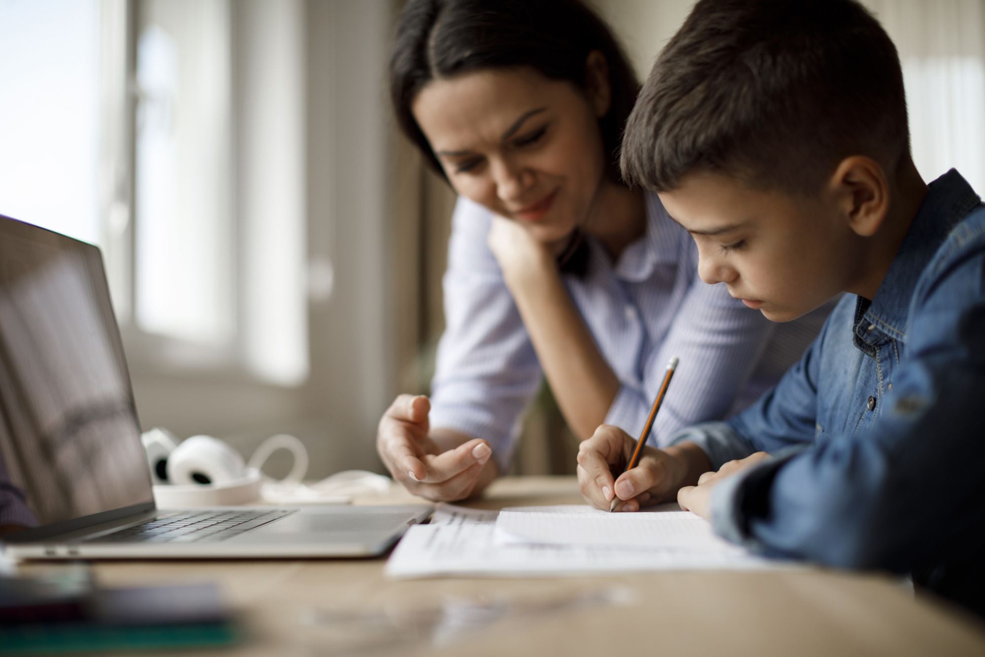Académicos entregan recomendaciones para educar a los niños desde el hogar