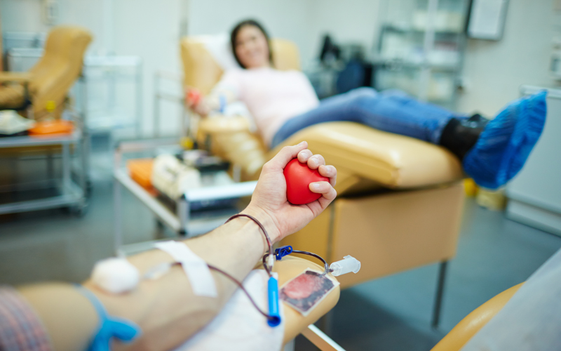 Escuela de Tecnología Médica UST Santiago y HSJD: Donar sangre con seguridad en cuarentena