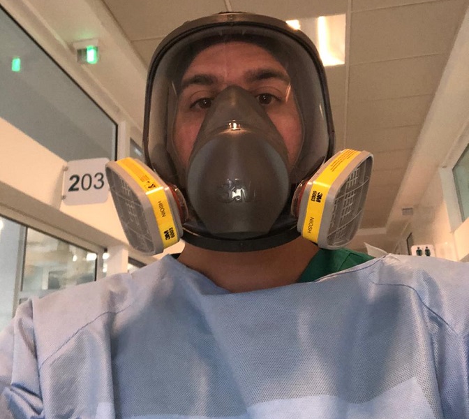 Primera Línea en Kinesiología: “Me dedico a la parte más integral de mi carrera mejorando la función respiratoria y motora de pacientes críticos”