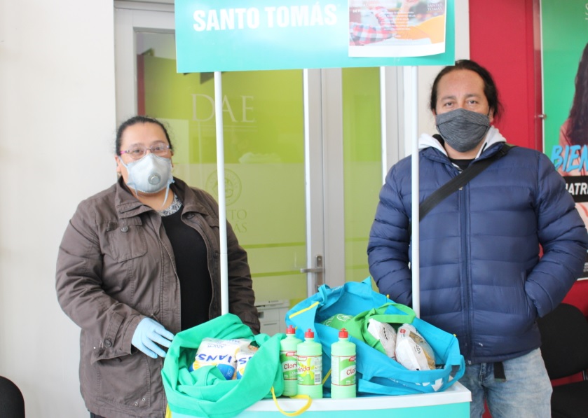 Alumnos de Servicio Social de Santo Tomás organizan campaña de donación de alimentos