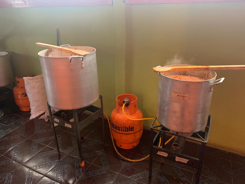 Estudiante de Técnico en Operaciones Mineras realiza ollas comunes para ayudar a vecinos de su comuna