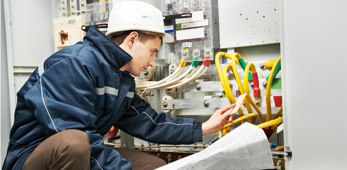 Carrera de Técnico en Electricidad y Electrónica Industrial obtienen licencia SEC clase B
