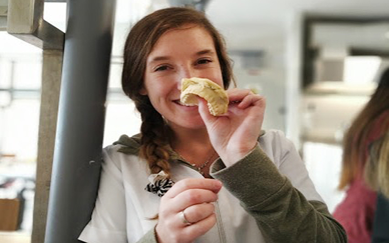 Bárbara Montané, alumna sorda de Laboratorista Dental: “Falta que el Gobierno se haga cargo de nuestras necesidades”