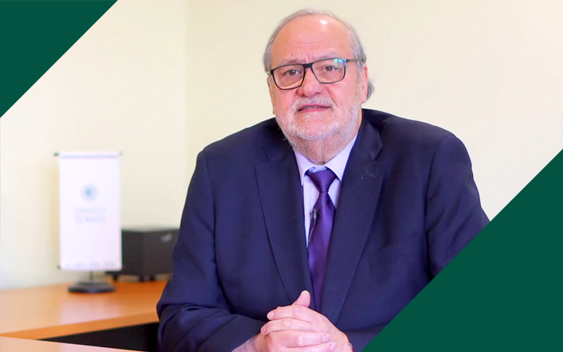 Rector UST Santiago participó en libro que ayuda a la conservación de humedales
