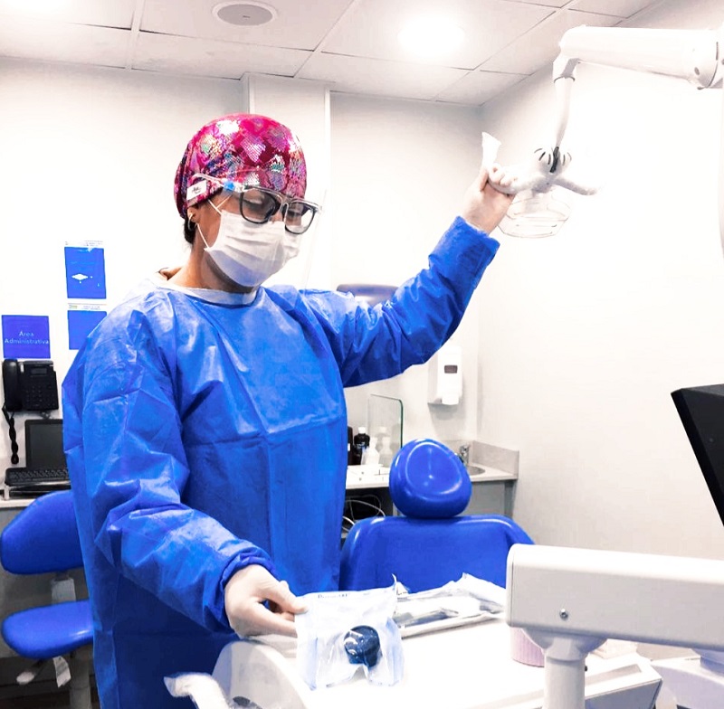 Priscila Gómez Figueroa, egresada de Técnico En Odontología mención higienista dental: “el sello que me entrego el Instituto Profesional Santo Tomás es único”