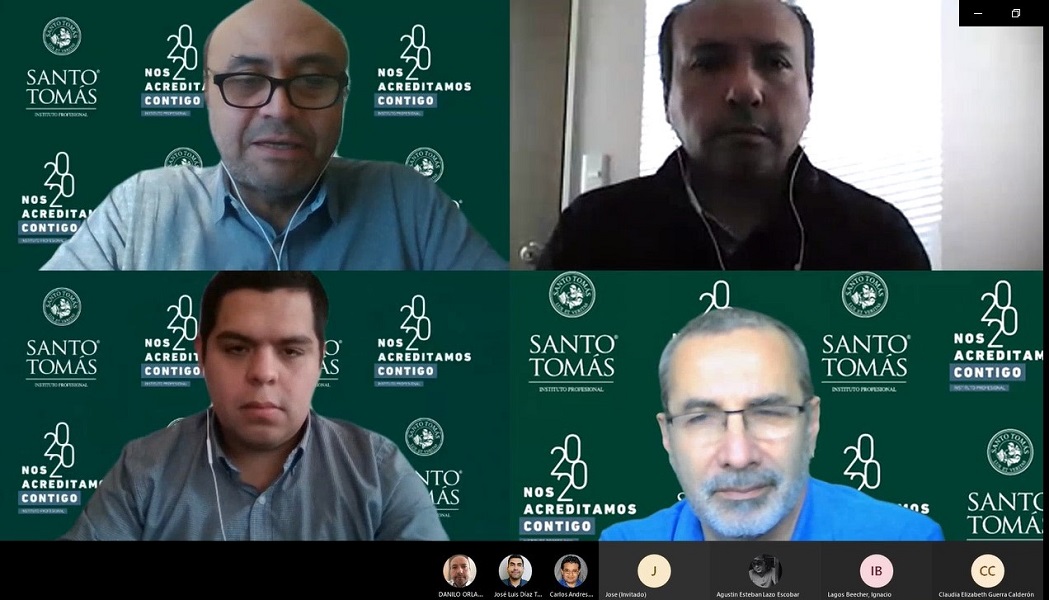 Egresados del área informática reciben reconocimiento como relatores