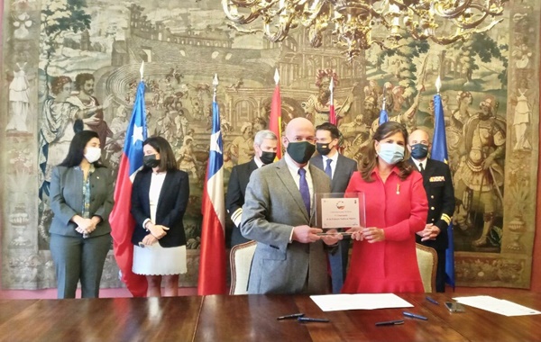 Universidad Santo Tomás adscribe carta de adhesión para impartir "Cátedra Internacional CEU Elcano"