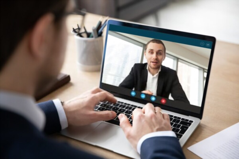 Entrevista laboral virtual: ¿Cómo abordarla de manera exitosa?