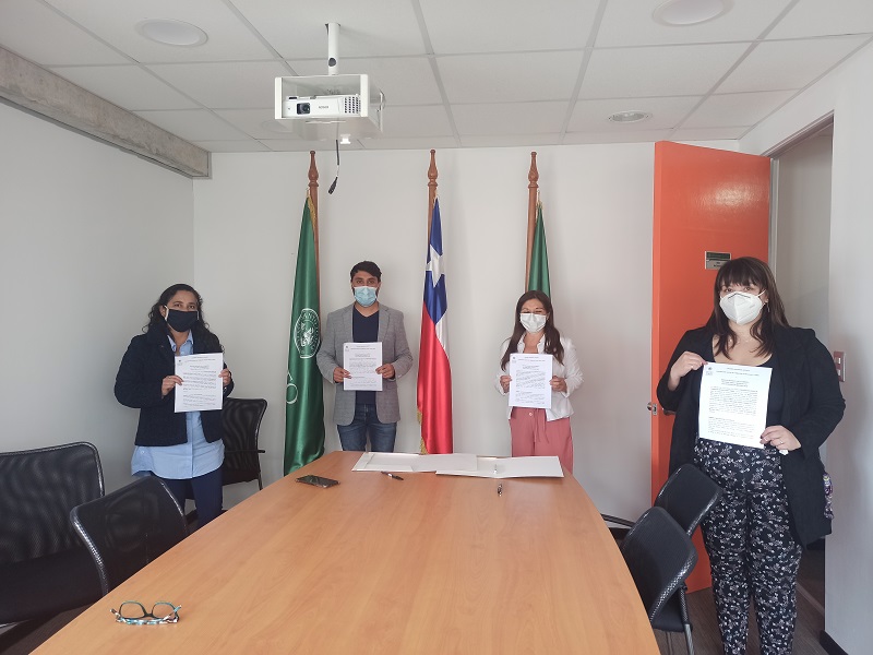 Santo Tomás Ovalle y Eleam firman convenio de colaboración