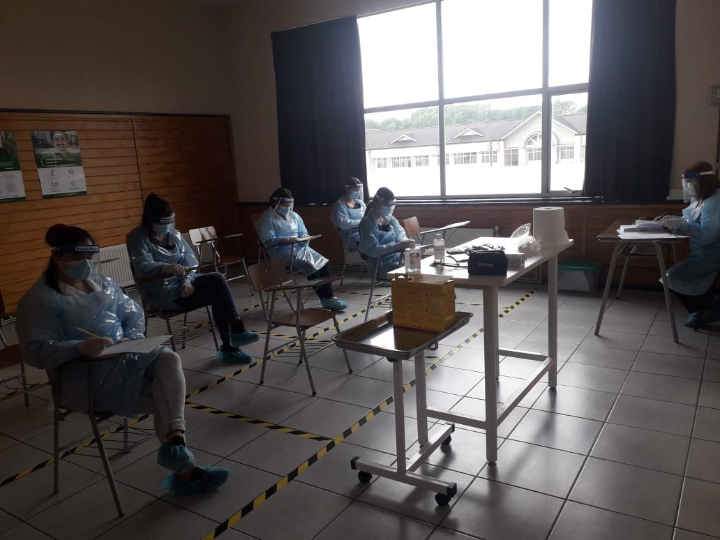 Alumnos reanudan actividades académicas en laboratorios y talleres prácticos