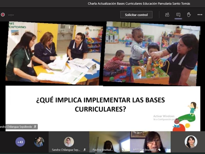 Estudiantes analizan las bases curriculares de la Educación Parvularia