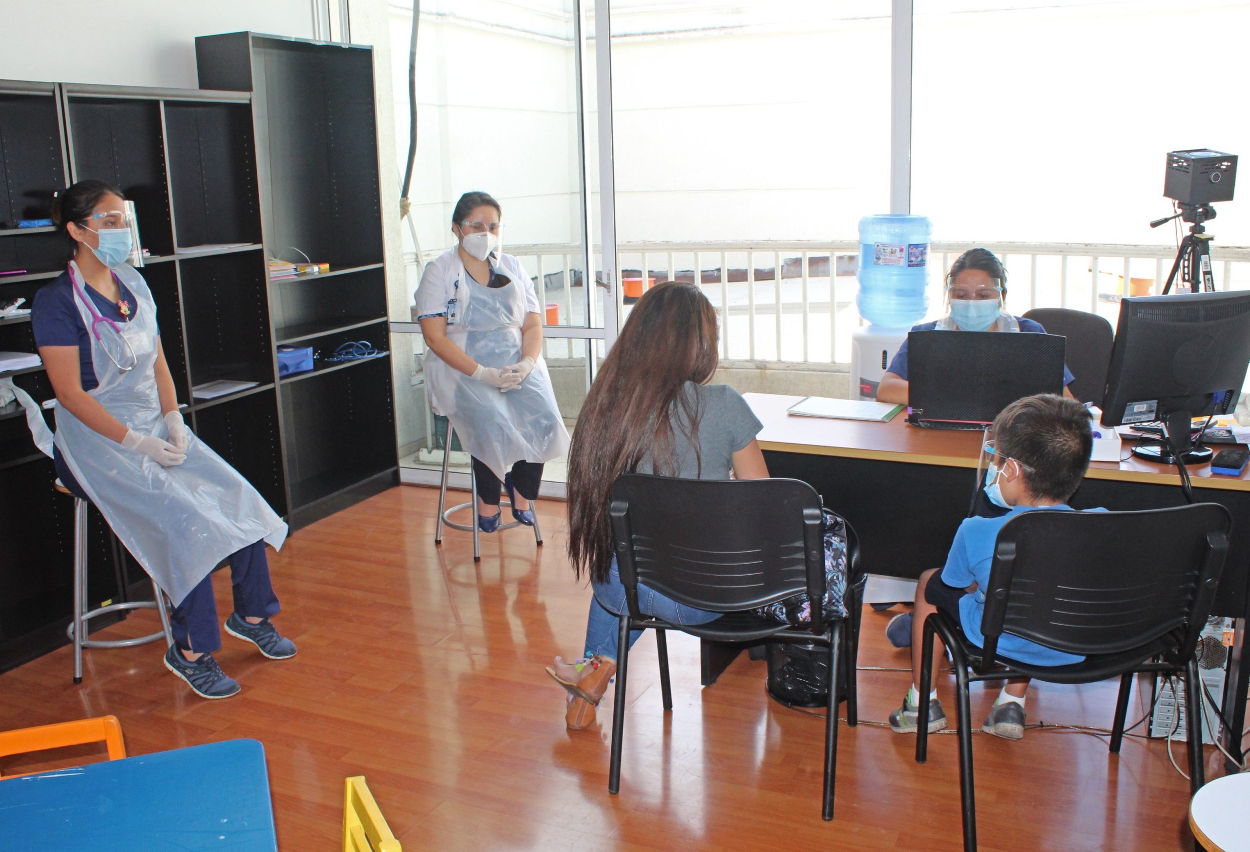 Estudiantes y académicos elaboran plan en apoyo a la atención primaria de salud